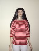 Blusa de linha listrada.