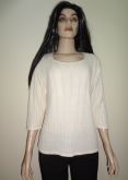 Blusa de linha bege.